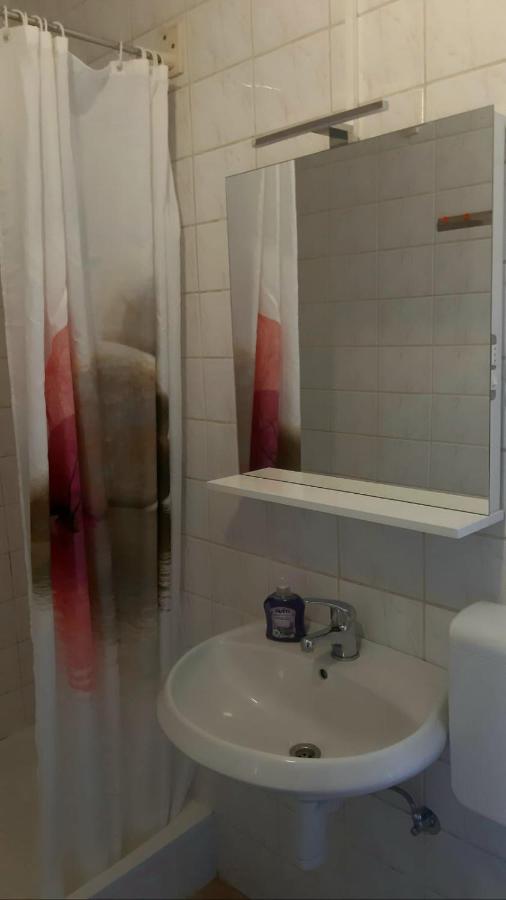 Apartman Lori โนวีวีโนดอลสกี ภายนอก รูปภาพ