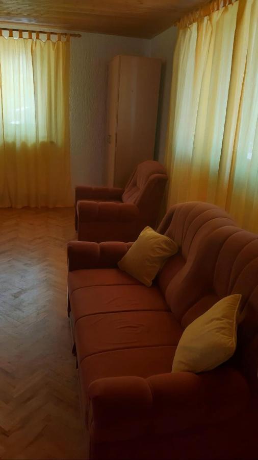 Apartman Lori โนวีวีโนดอลสกี ภายนอก รูปภาพ